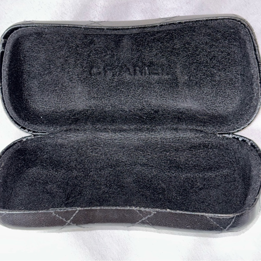 Vintage CHANEL Black Quilted Hard Case Clamshell CC logo Sunglass Case - Picture 7 of 10